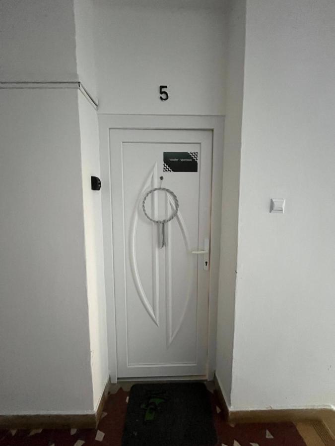 Vándor Apartman Veszprém Esterno foto